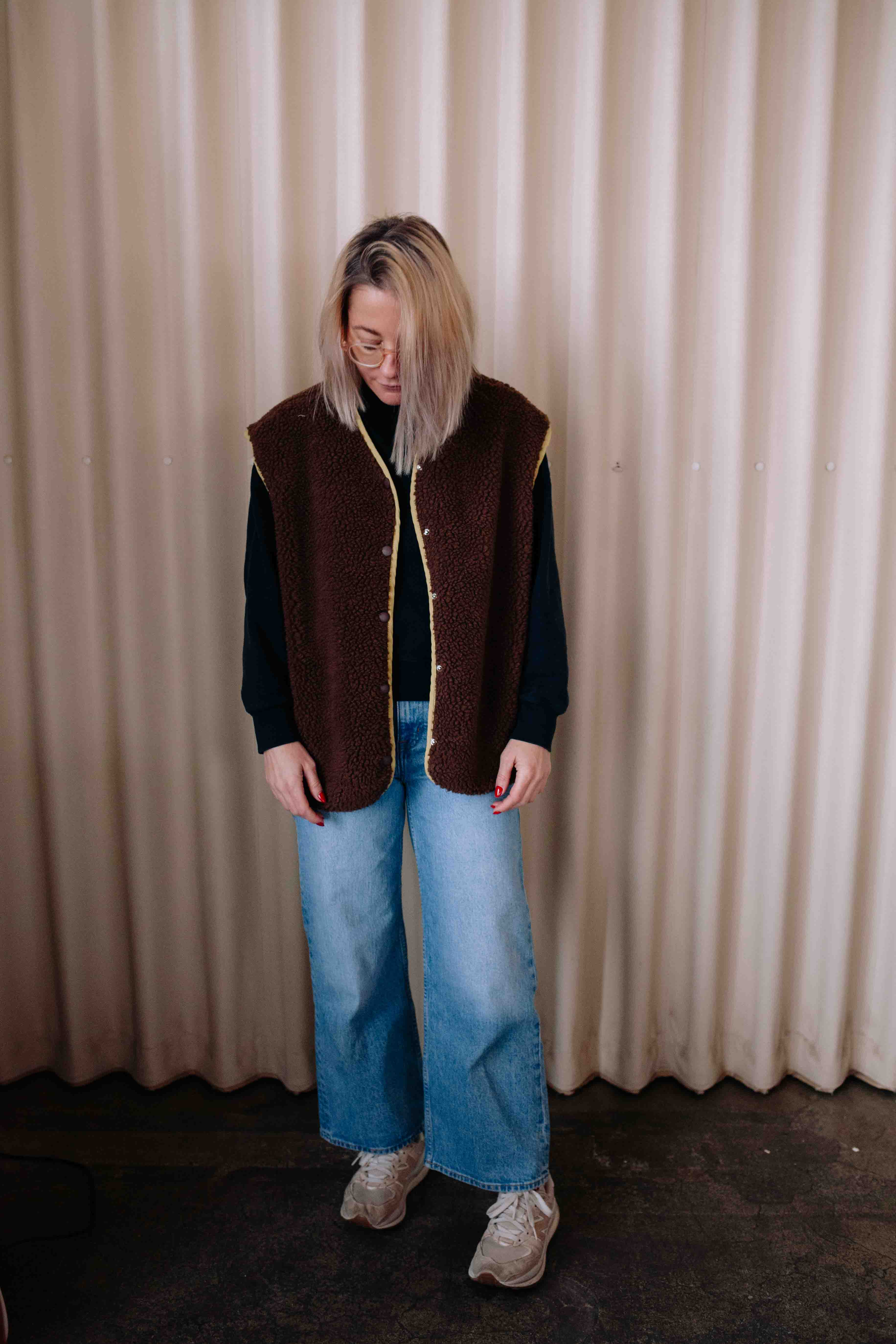 BROWN WAISTCOAT WOMAN - Image 10