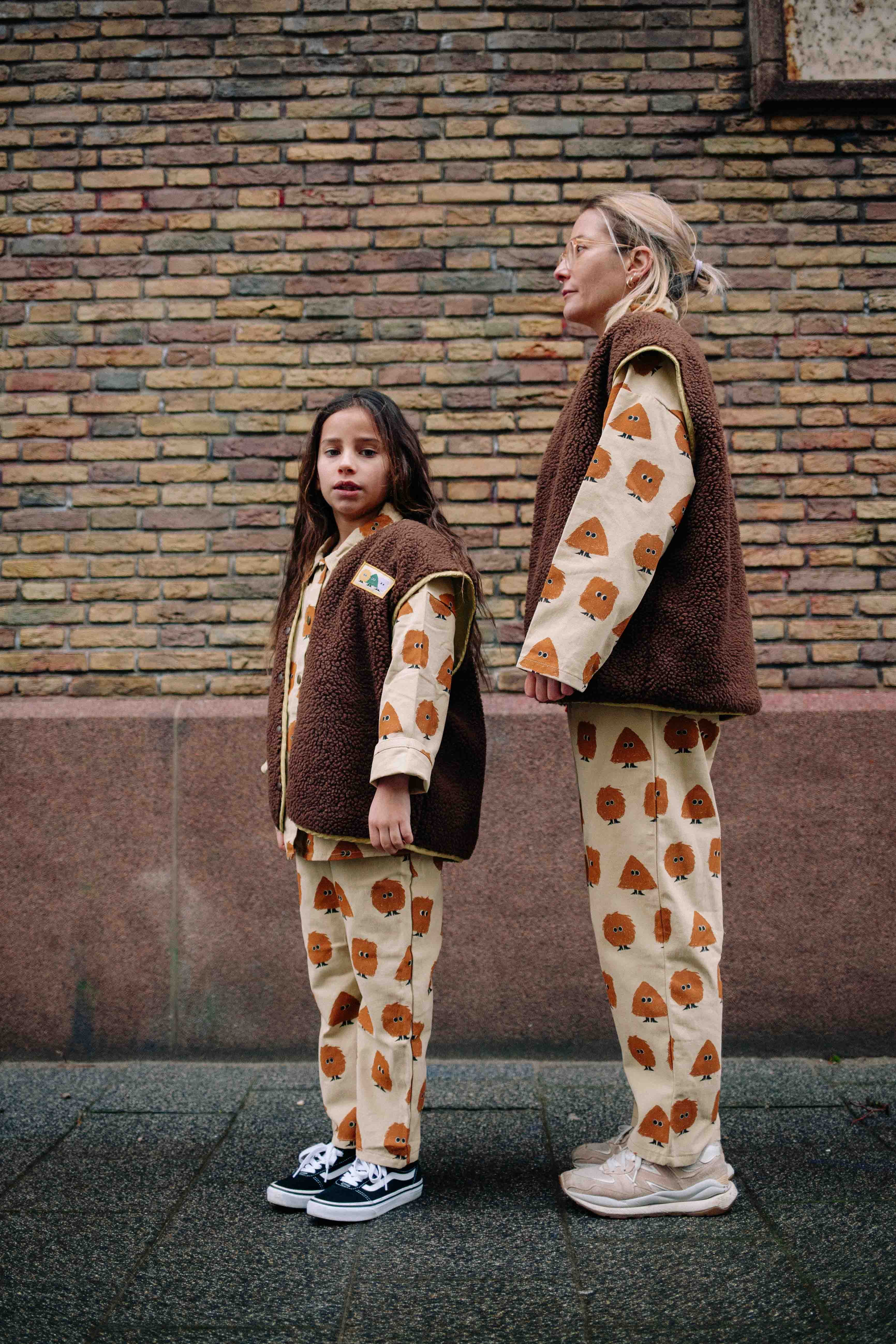 BROWN WAISTCOAT WOMAN - Image 14