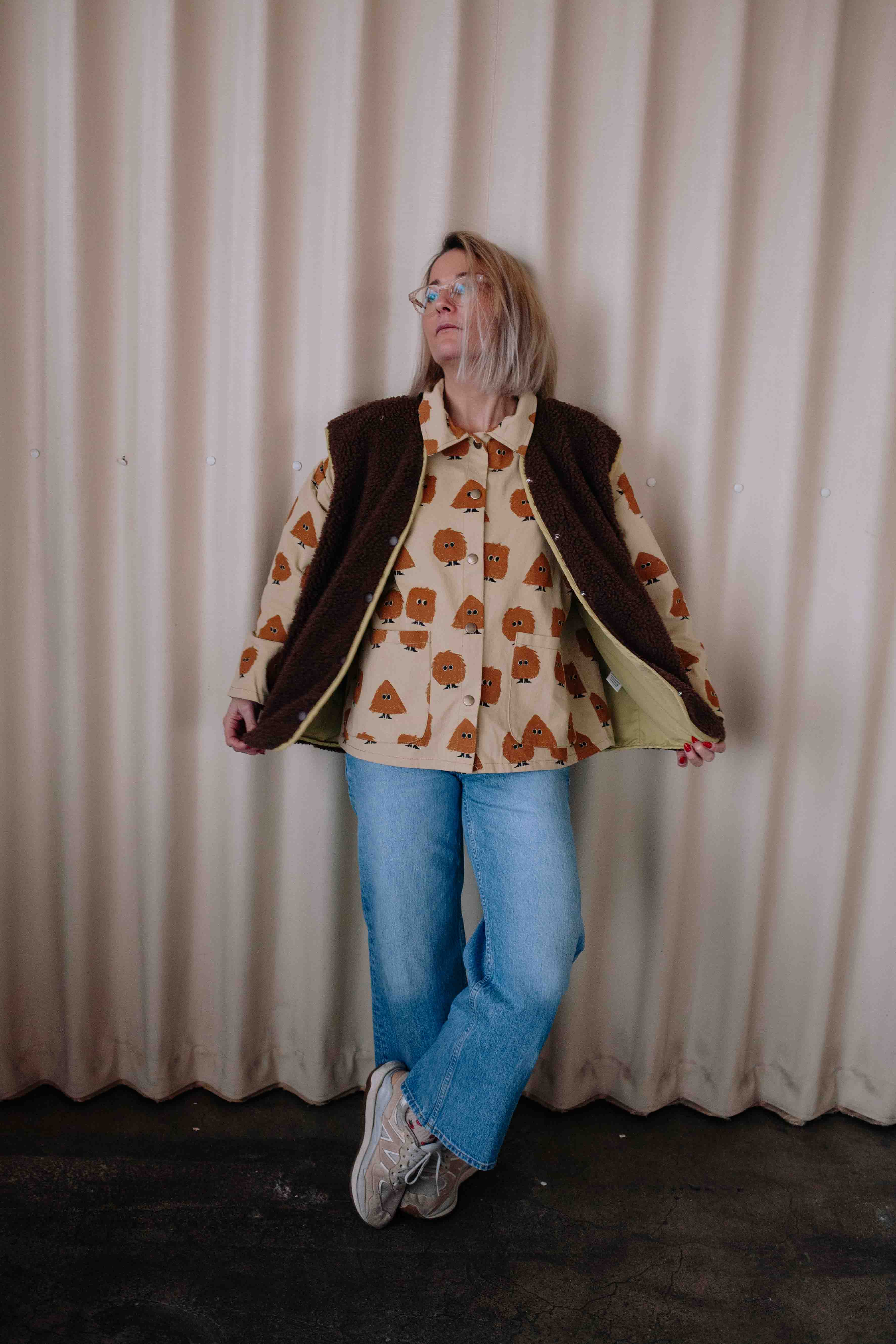 BROWN WAISTCOAT WOMAN - Image 3