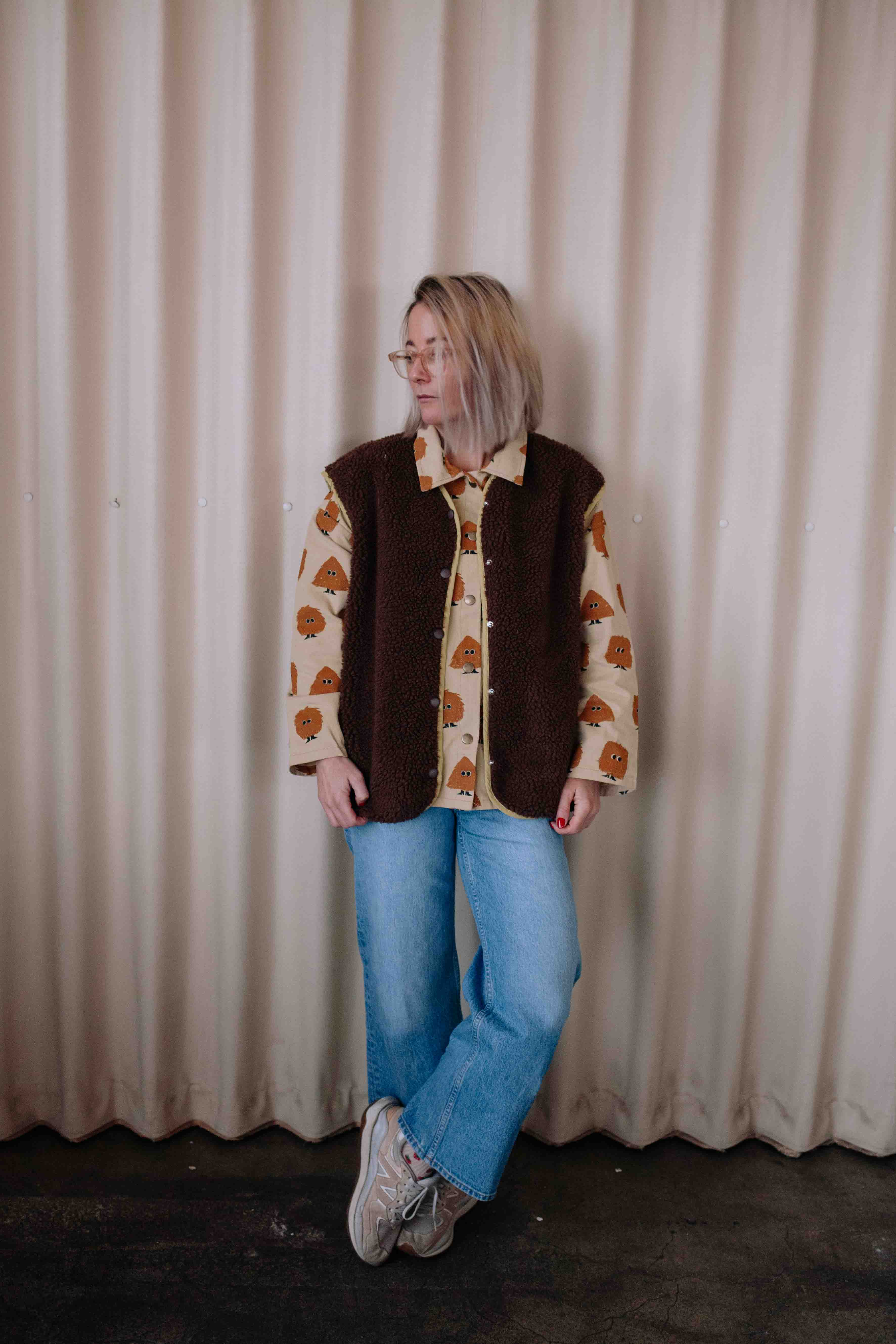 BROWN WAISTCOAT WOMAN - Image 5