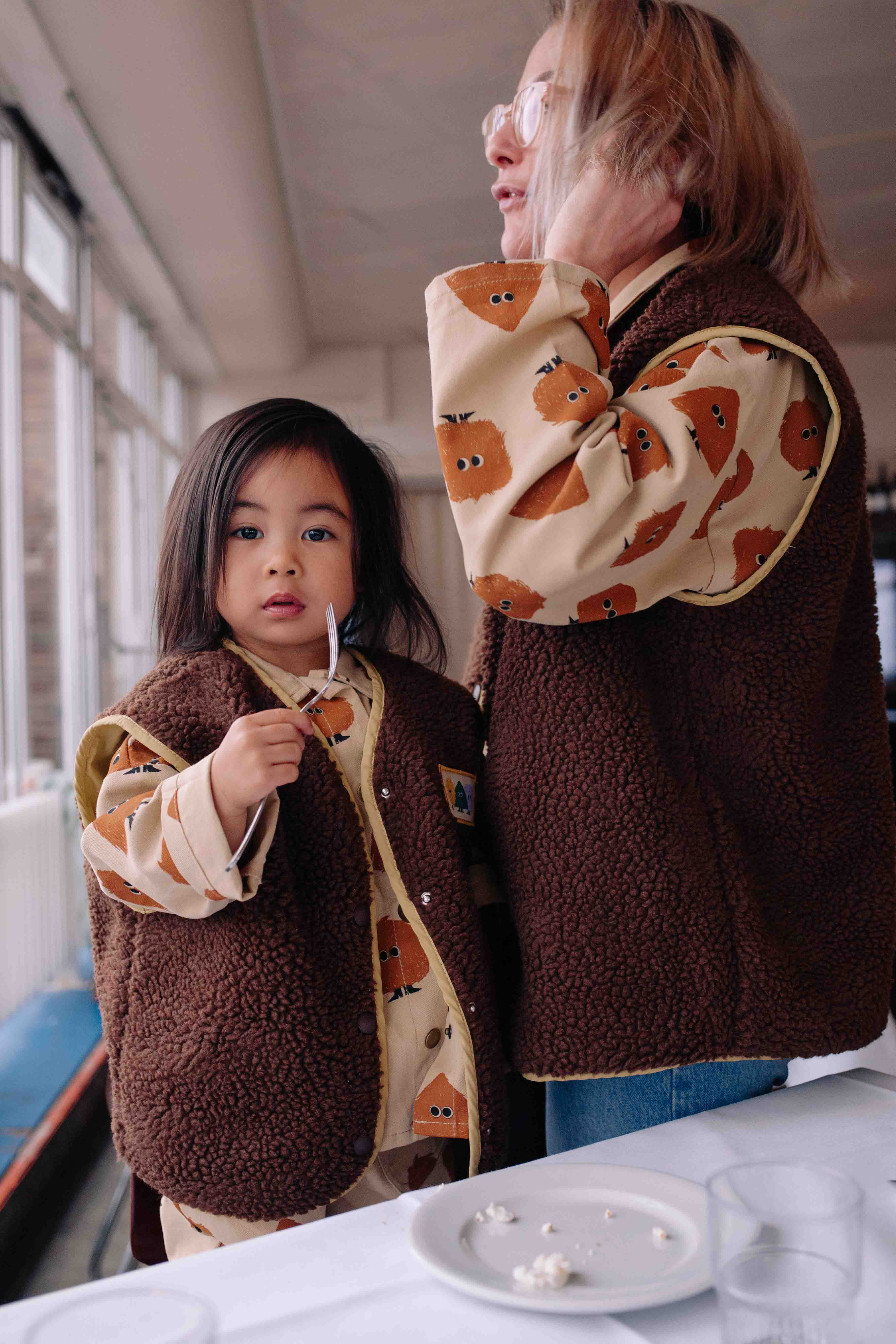 BROWN WAISTCOAT WOMAN - Image 6