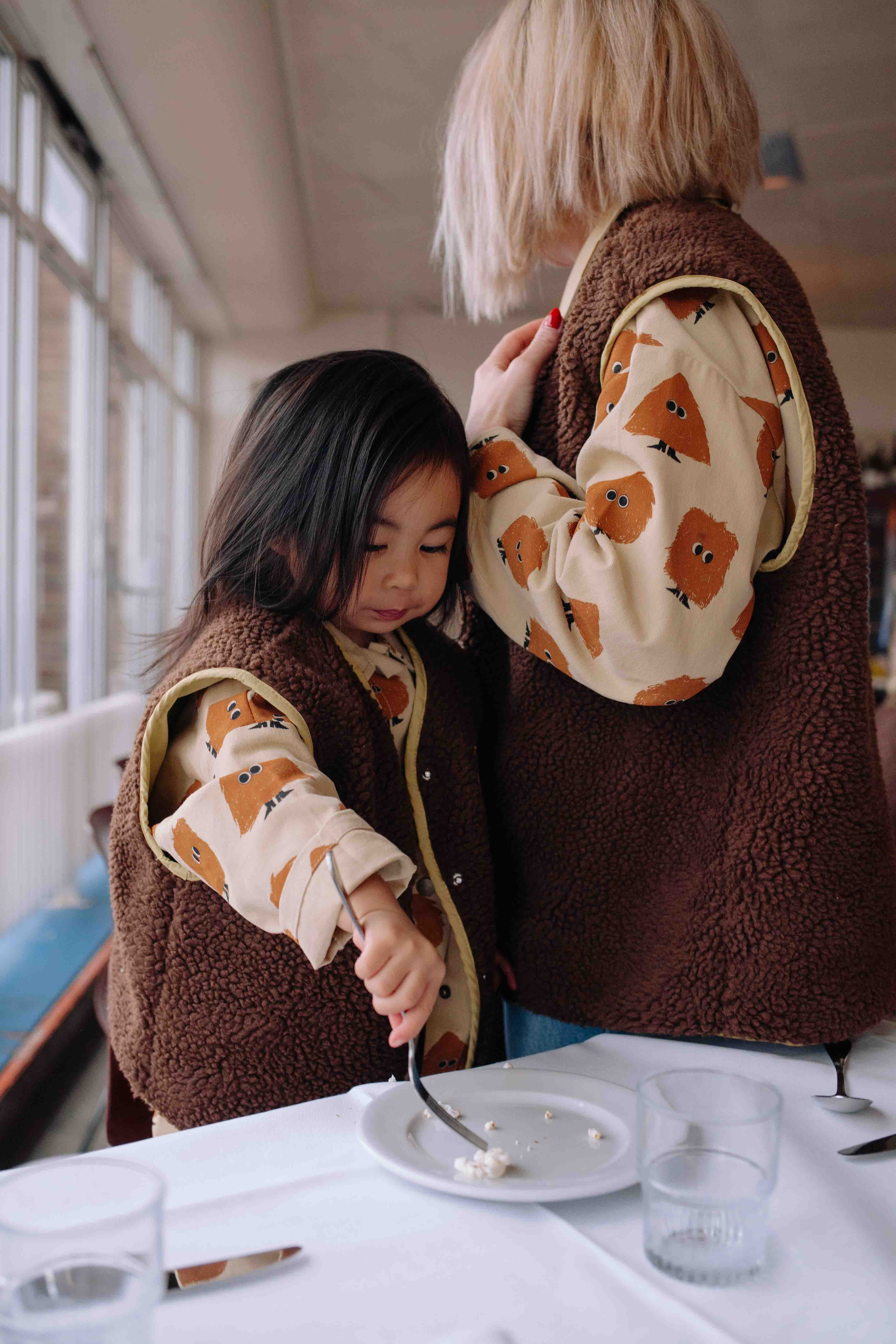 BROWN WAISTCOAT WOMAN - Image 7