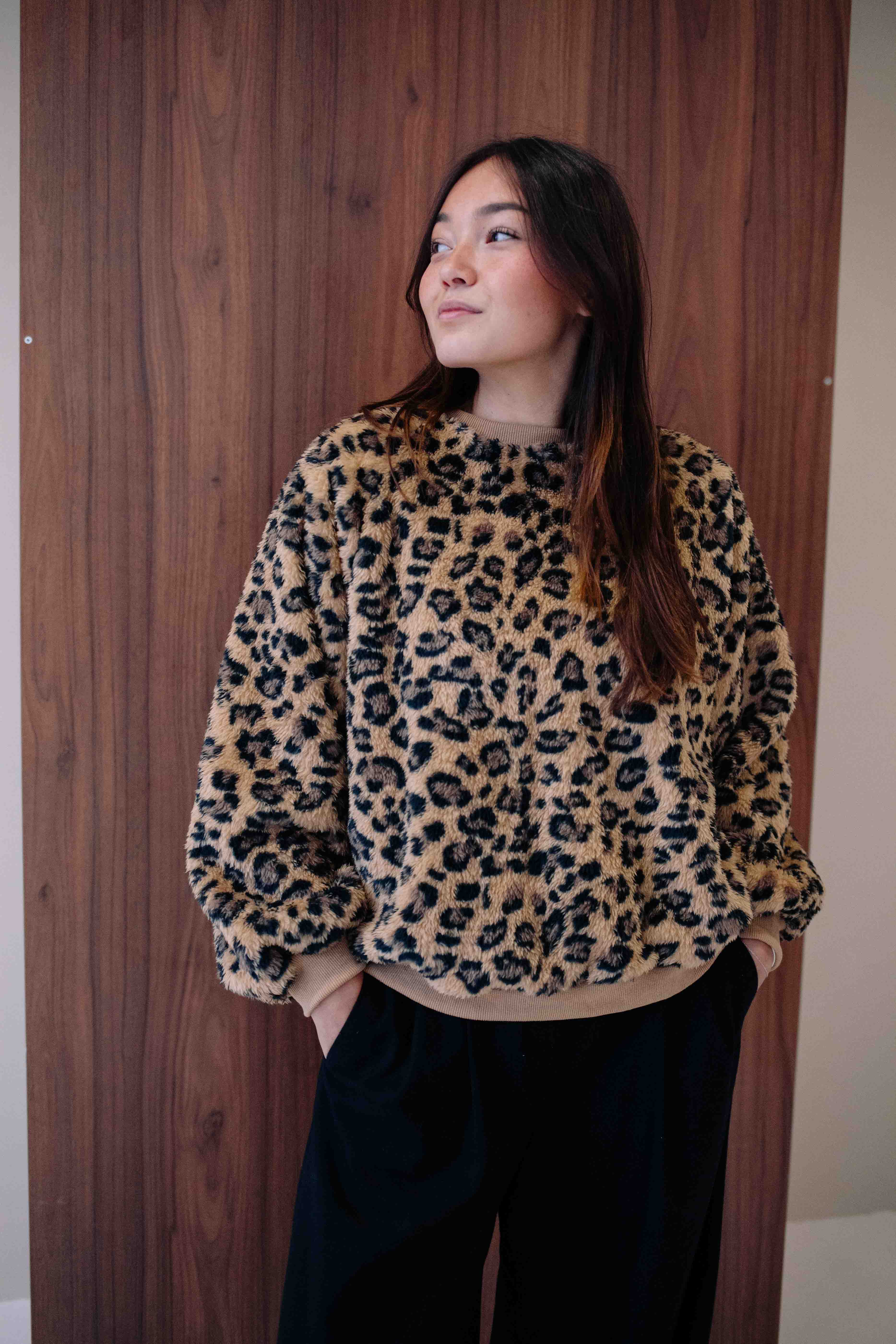 FLUFFY LEO SWEATSHIRT WOMAN - Image 4